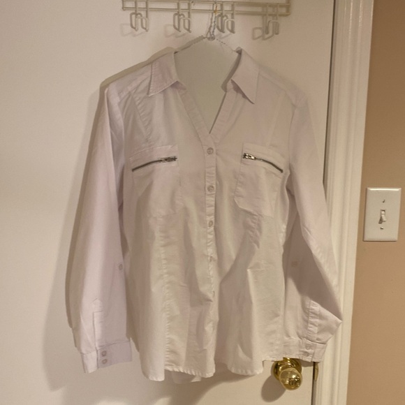 White tailored blouse with zipper pockets - Picture 1 of 2